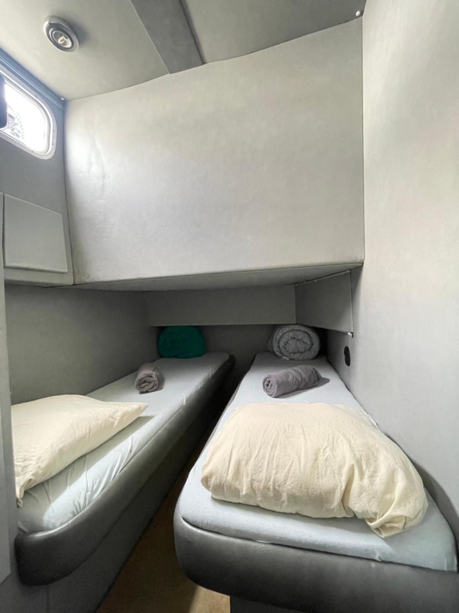 סנט אדריה דה בסוס The Floating Home מראה חיצוני תמונה